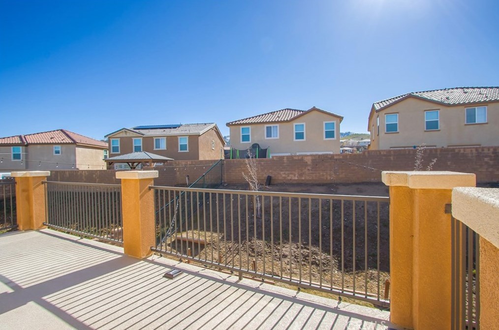 2514 Mulberry Ln, Palmdale CA  93551-6137 exterior