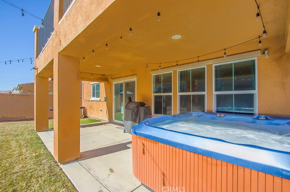 2514 Mulberry Ln, Palmdale CA  93551-6137 exterior