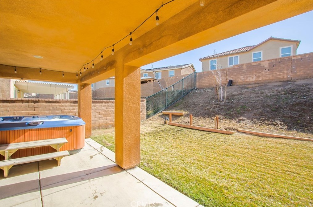 2514 Mulberry Ln, Palmdale CA  93551-6137 exterior