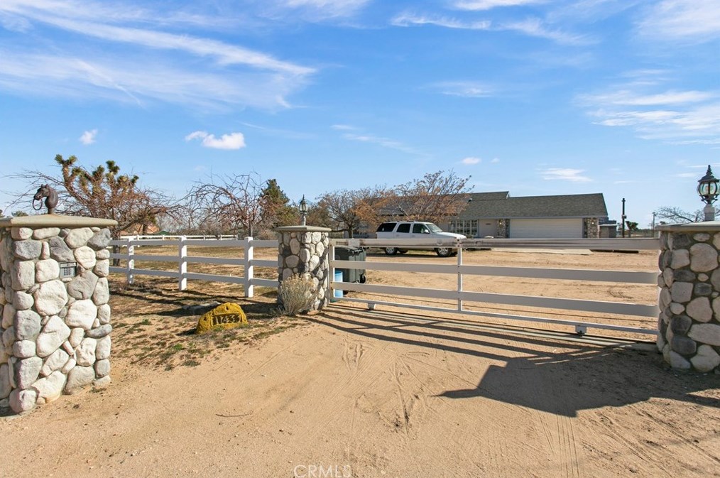 11433 Buttemere Rd, Phelan CA  92371-4245 exterior
