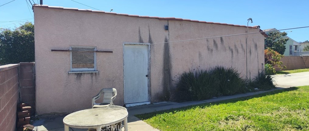 10334 Harvard Blvd, Los Angeles CA  90047-4234 exterior