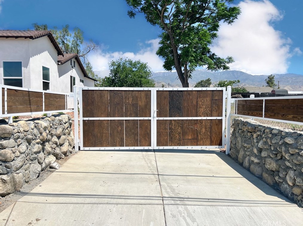 1521 Nicolet St, Banning CA  92220-5772 exterior