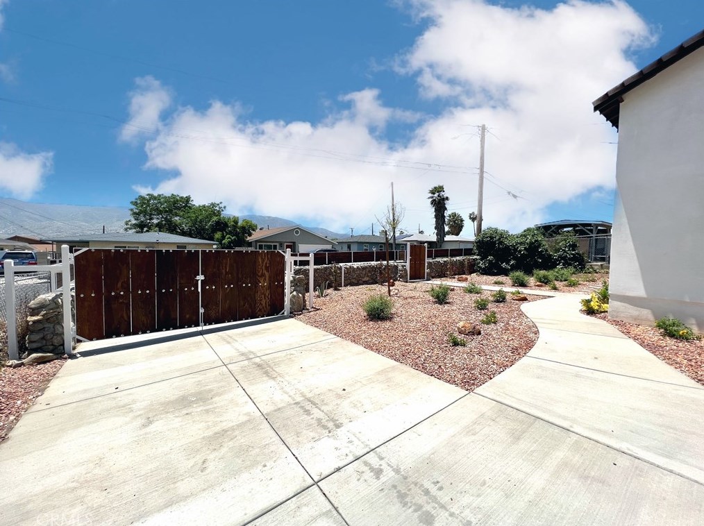 1521 Nicolet St, Banning CA  92220-5772 exterior