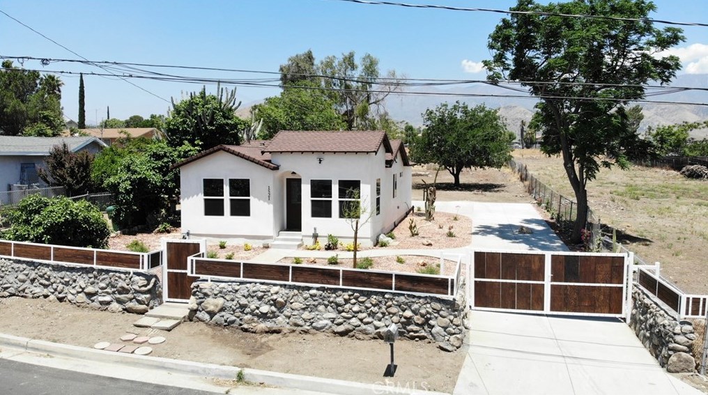 1521 Nicolet St, Banning CA  92220-5772 exterior