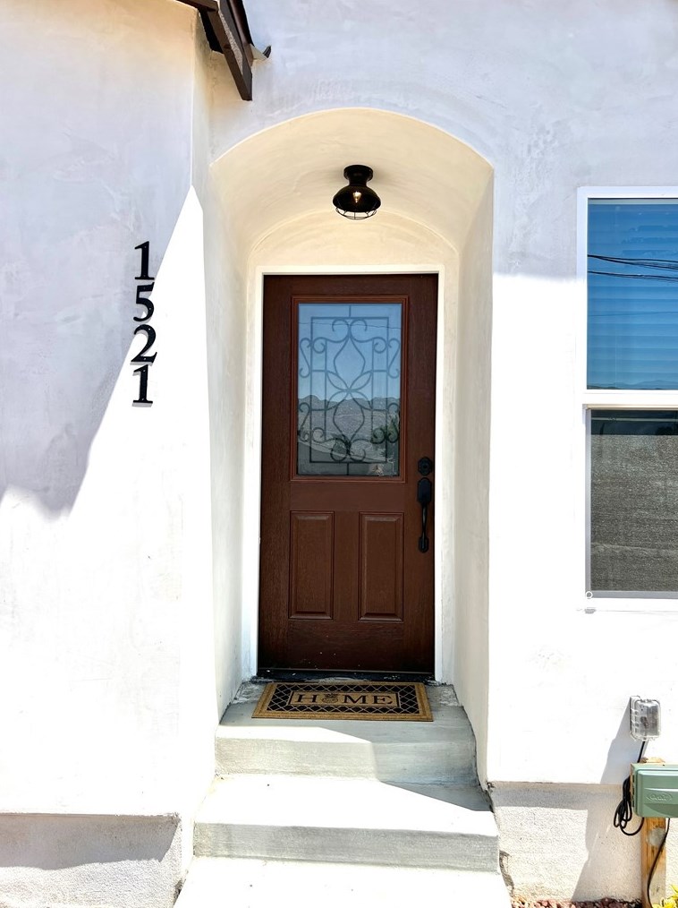 1521 Nicolet St, Banning CA  92220-5772 exterior