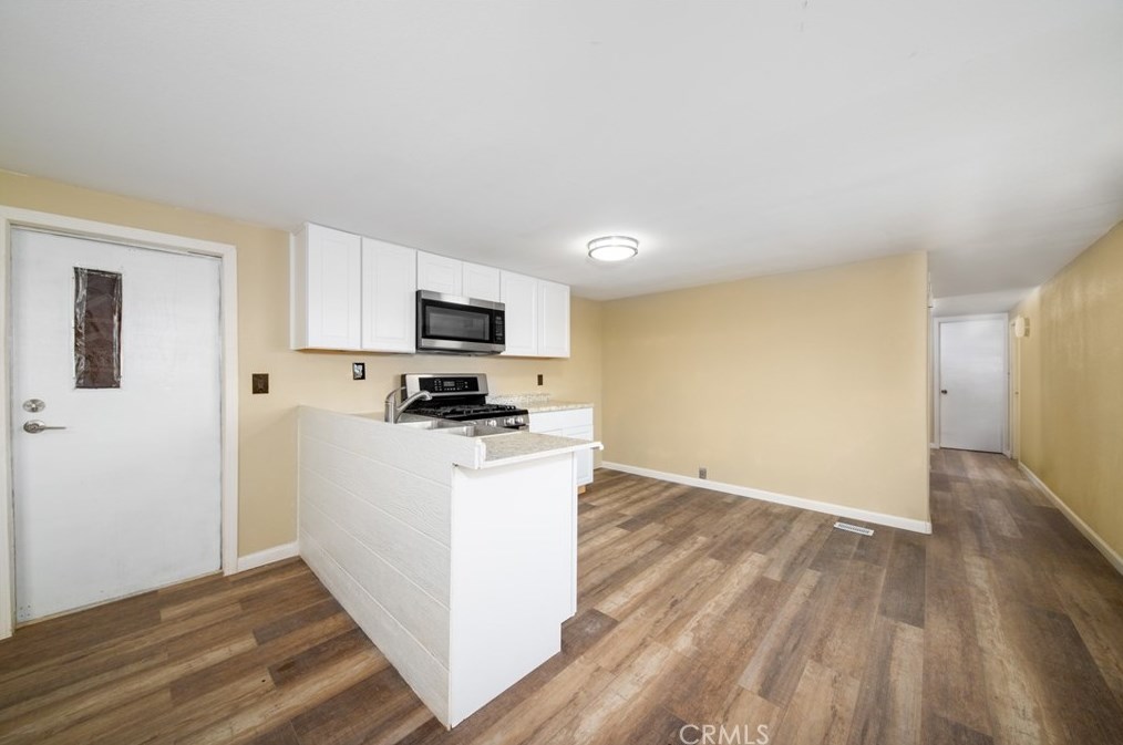 19010 Hinton St, Hesperia CA  92345-6742 exterior