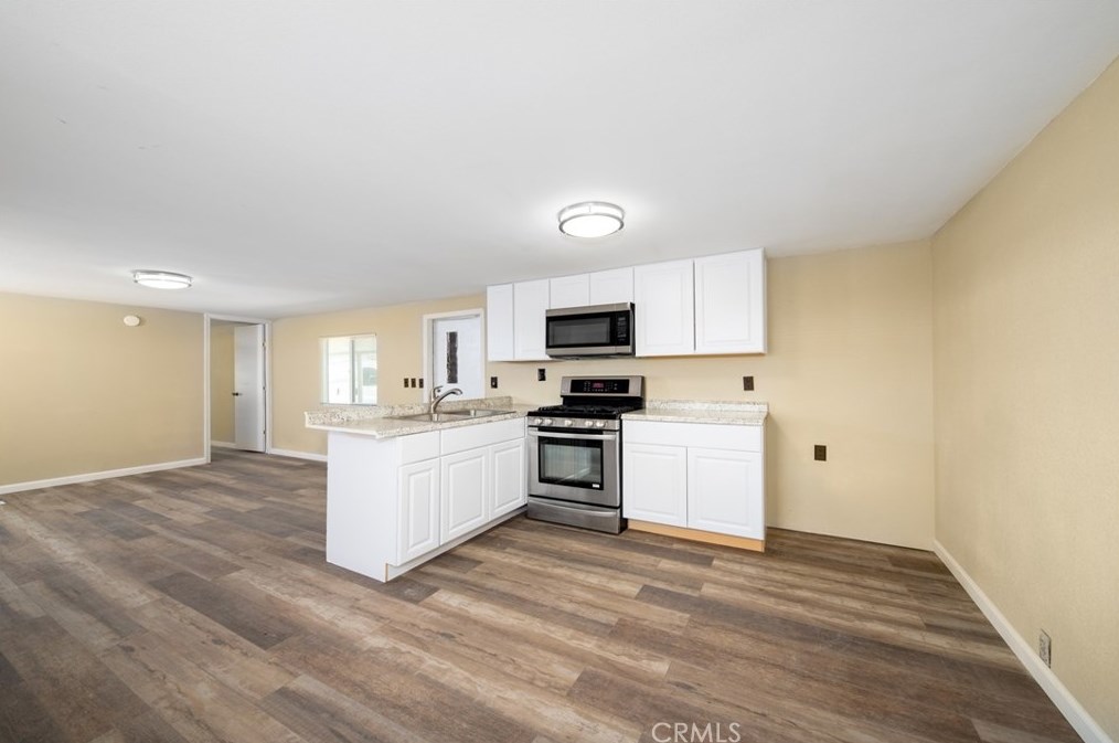 19010 Hinton St, Hesperia CA  92345-6742 exterior