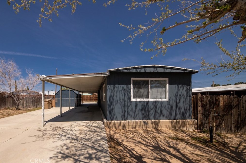 19010 Hinton St, Hesperia CA  92345-6742 exterior