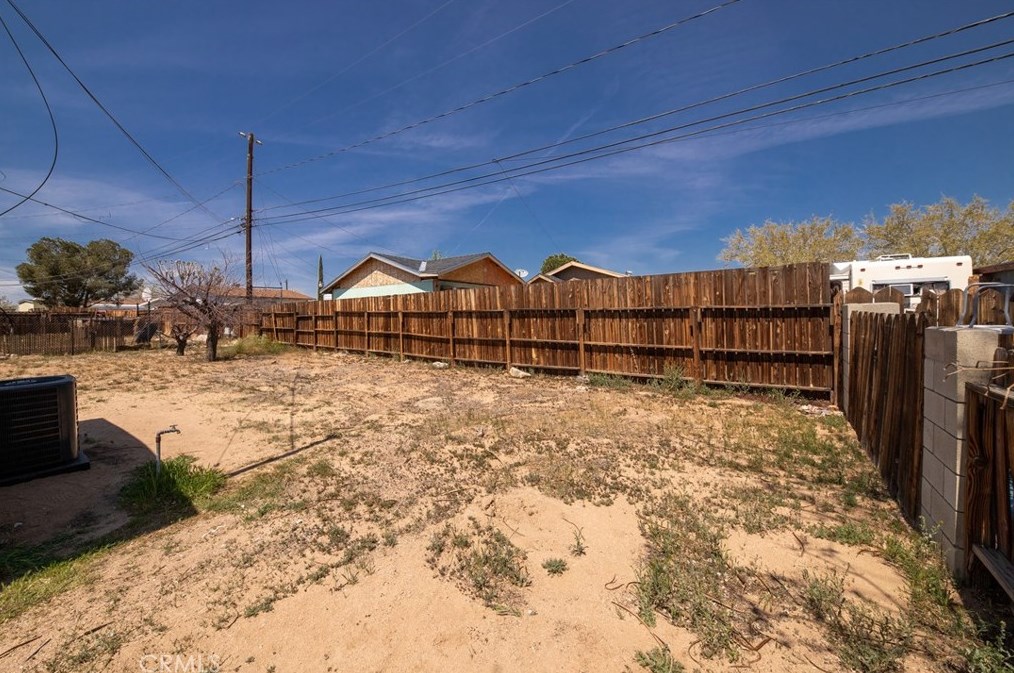 19010 Hinton St, Hesperia CA  92345-6742 exterior