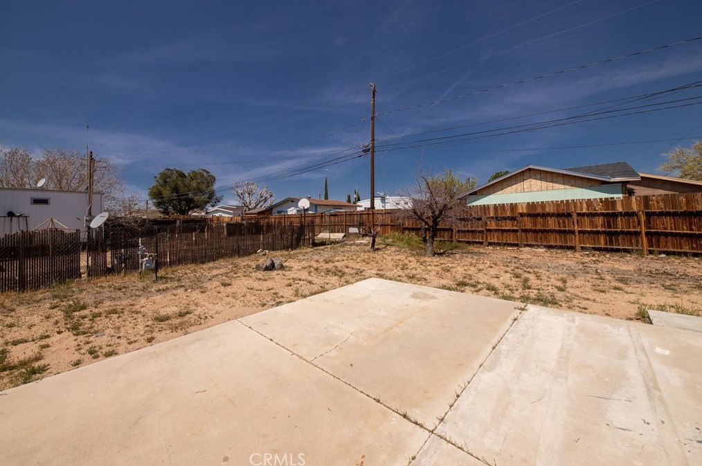 19010 Hinton St, Hesperia CA  92345-6742 exterior