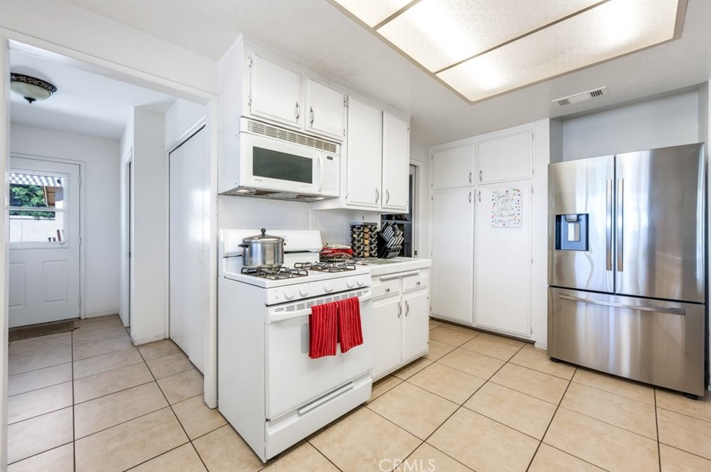 26203 Kalmia Ave, Moreno Valley CA 92557-5757 exterior