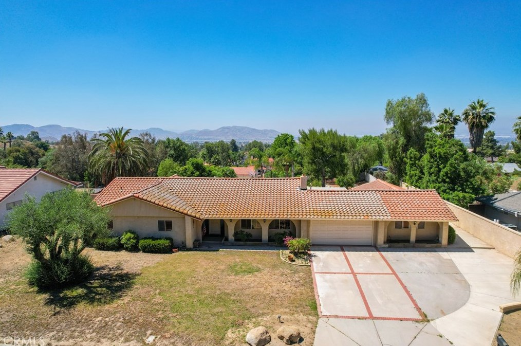 26203 Kalmia Ave, Moreno Valley CA 92557-5757 exterior