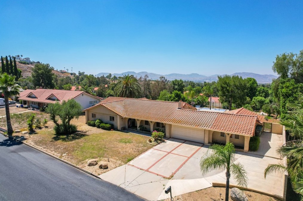 26203 Kalmia Ave, Moreno Valley CA 92557-5757 exterior