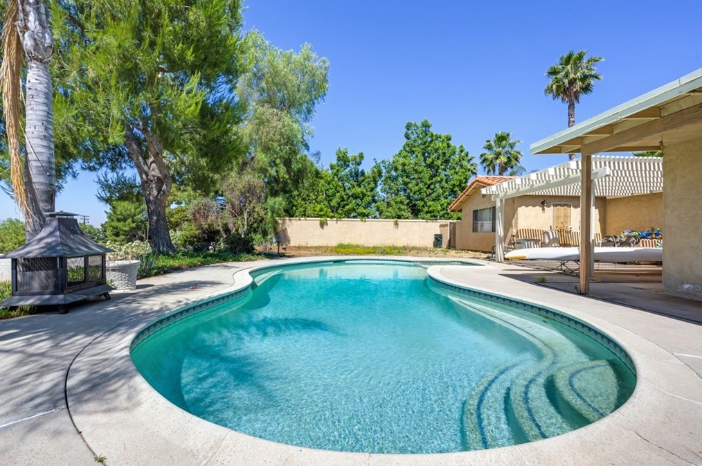 26203 Kalmia Ave, Moreno Valley CA 92557-5757 exterior