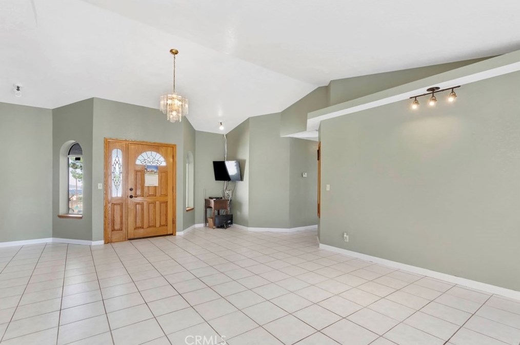 5165 Cygnet Rd, Phelan CA  92371-8573 exterior