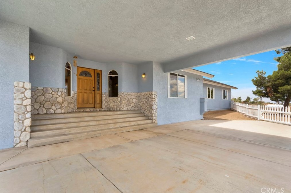 5165 Cygnet Rd, Phelan CA  92371-8573 exterior