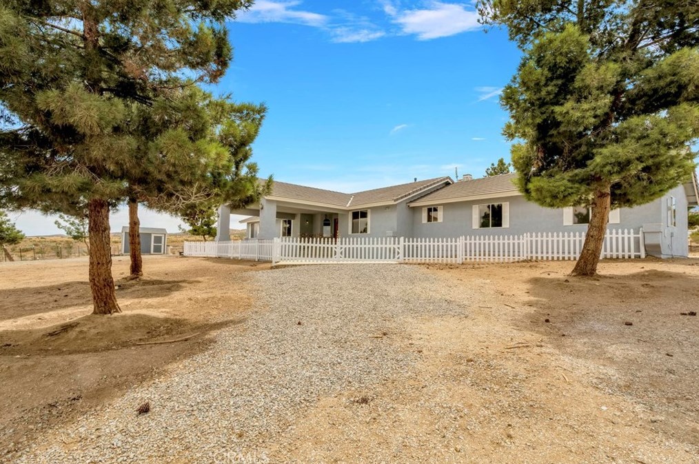 5165 Cygnet Rd, Phelan CA  92371-8573 exterior