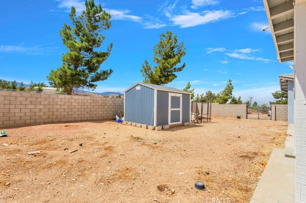 5165 Cygnet Rd, Phelan CA  92371-8573 exterior