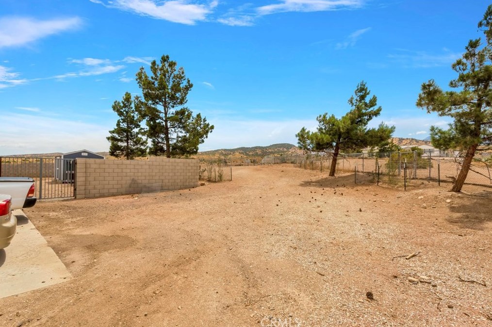 5165 Cygnet Rd, Phelan CA  92371-8573 exterior