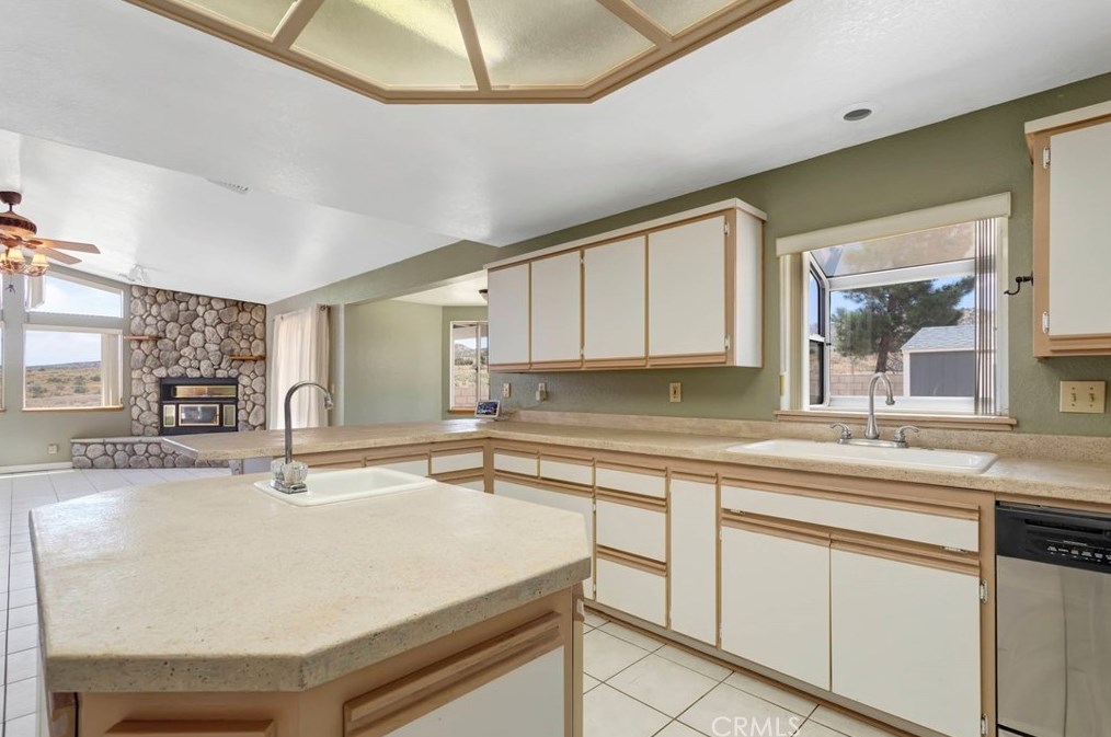 5165 Cygnet Rd, Phelan CA  92371-8573 exterior