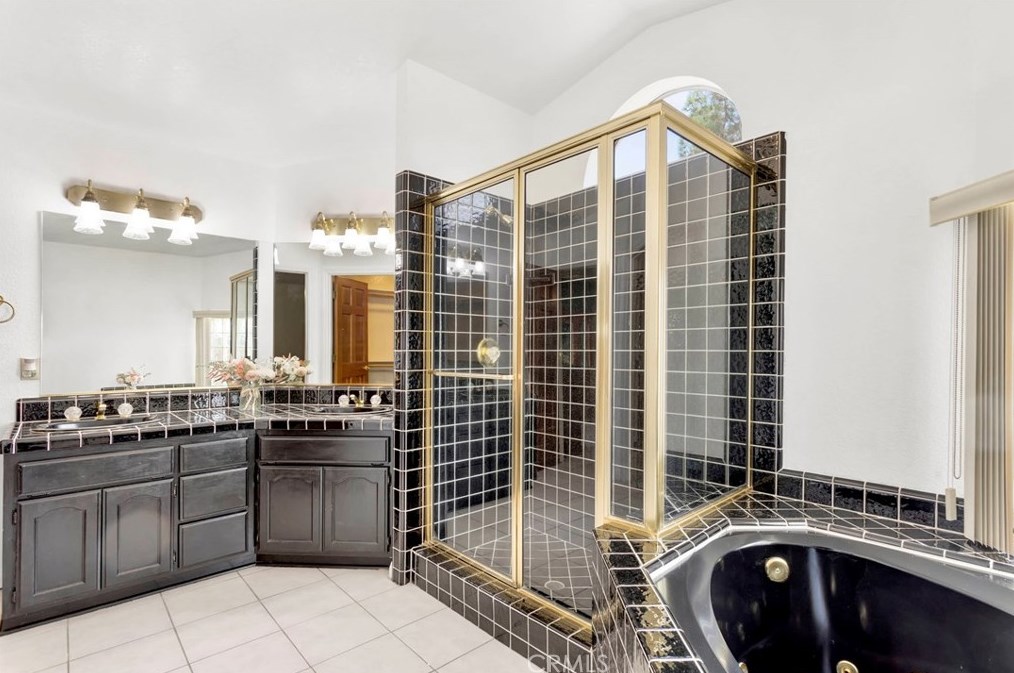 5165 Cygnet Rd, Phelan CA  92371-8573 exterior