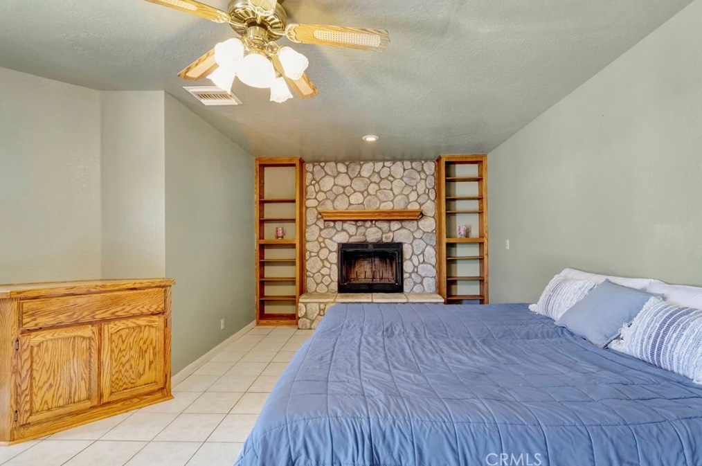 5165 Cygnet Rd, Phelan CA  92371-8573 exterior