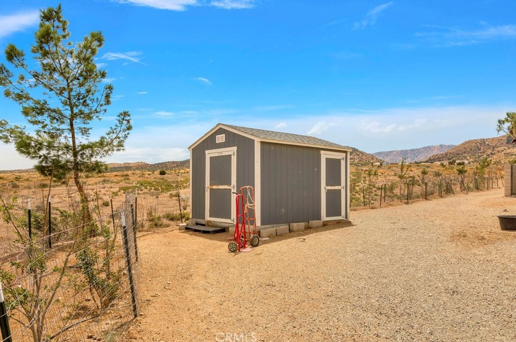 5165 Cygnet Rd, Phelan CA  92371-8573 exterior