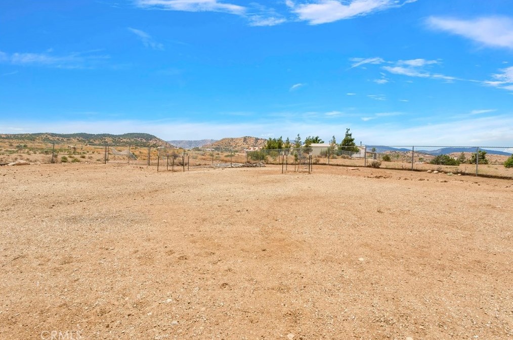 5165 Cygnet Rd, Phelan CA  92371-8573 exterior