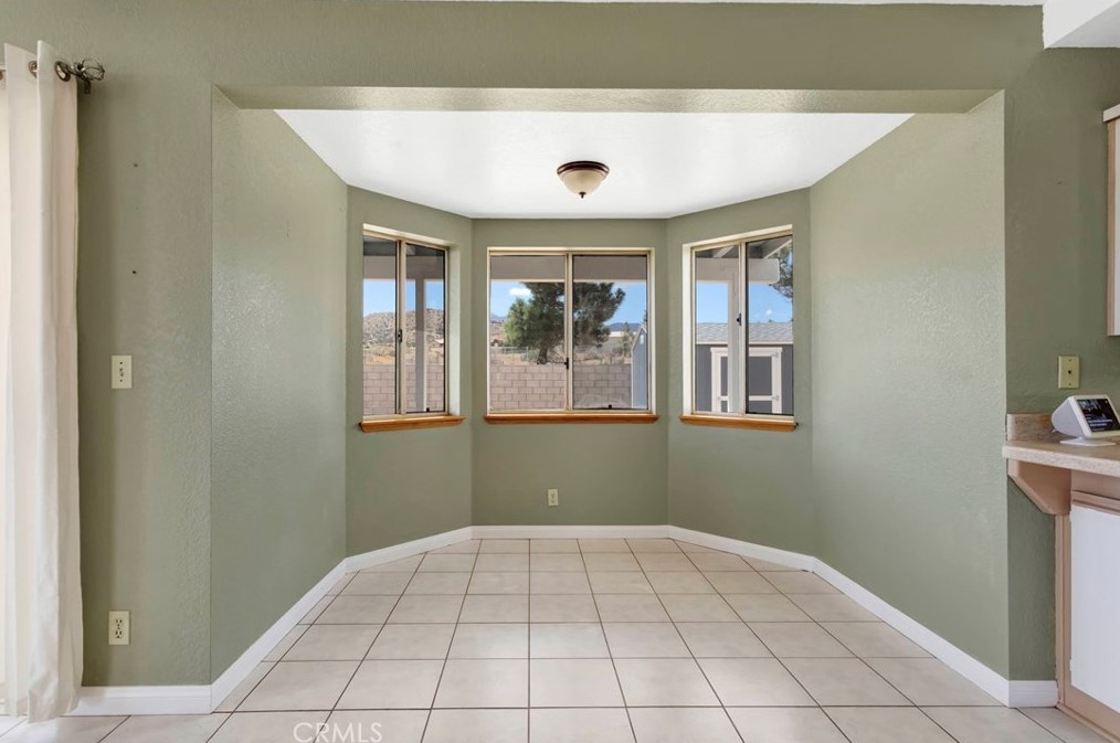 5165 Cygnet Rd, Phelan CA  92371-8573 exterior