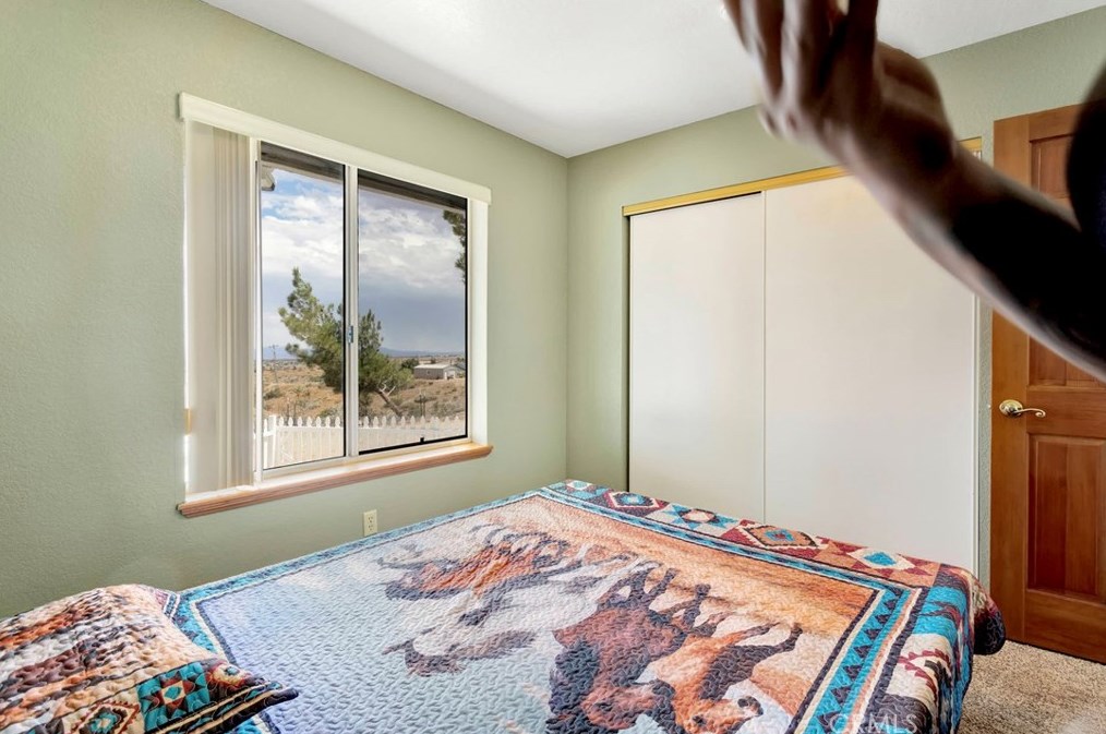 5165 Cygnet Rd, Phelan CA  92371-8573 exterior