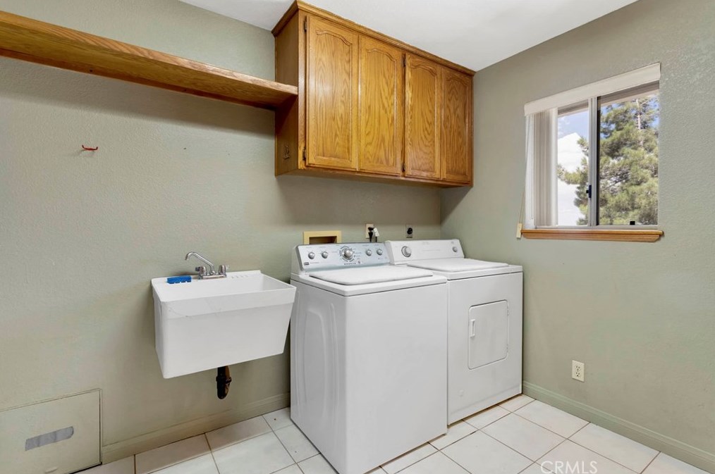 5165 Cygnet Rd, Phelan CA  92371-8573 exterior