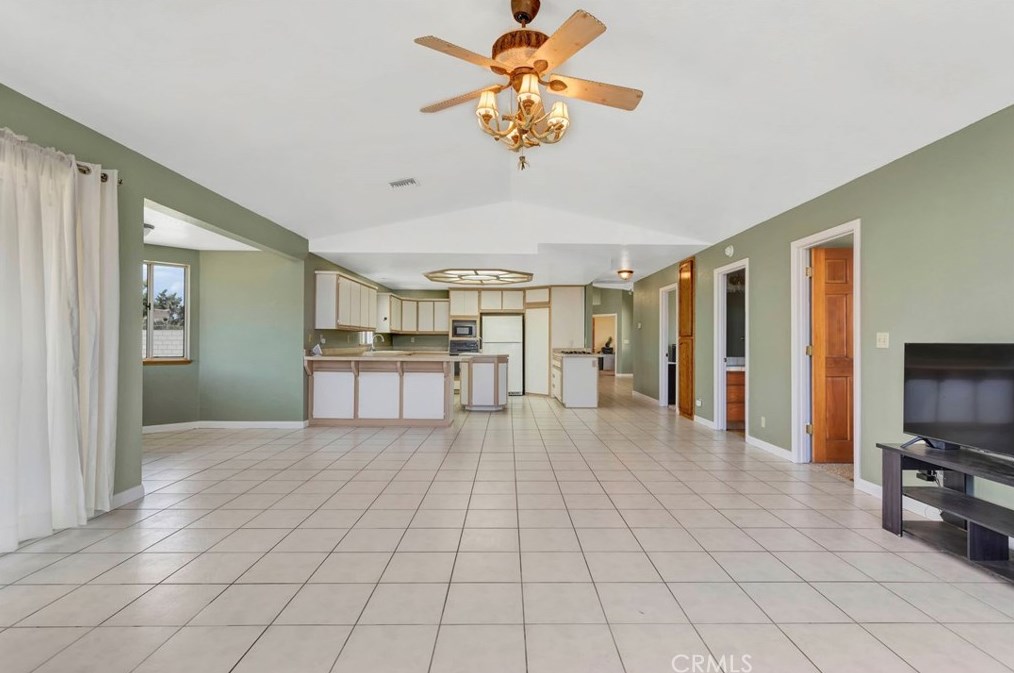 5165 Cygnet Rd, Phelan CA  92371-8573 exterior