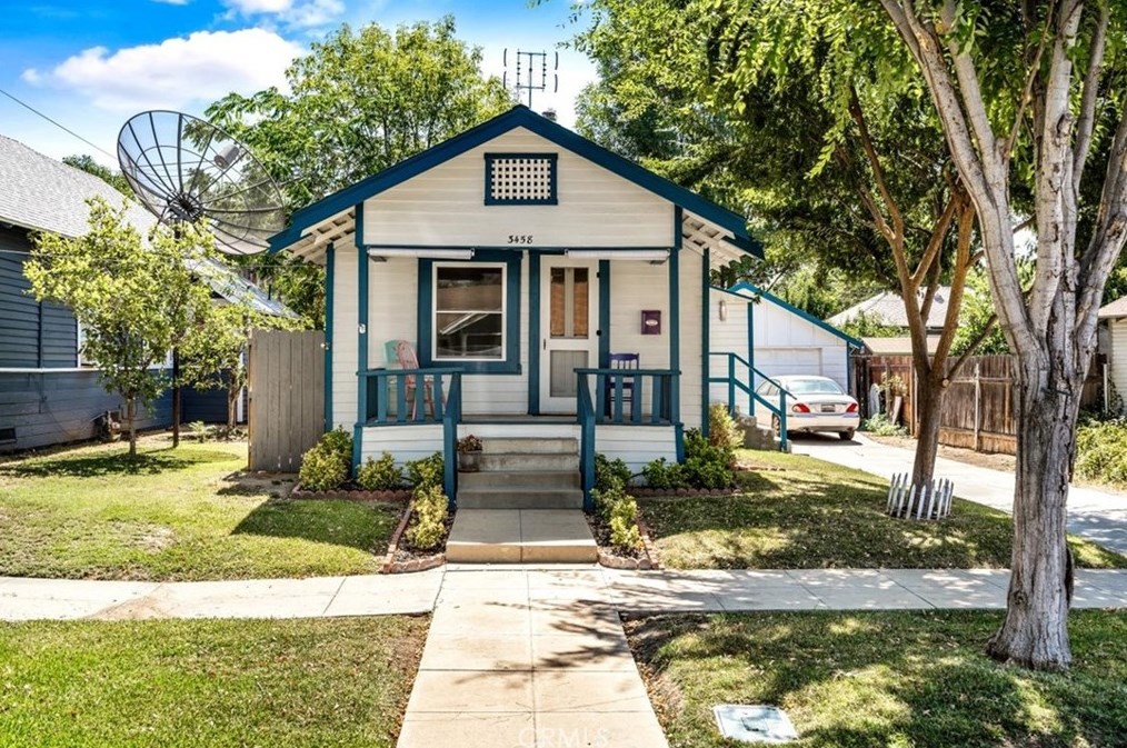 3458 Locust St, Riverside CA  92501-2636 exterior