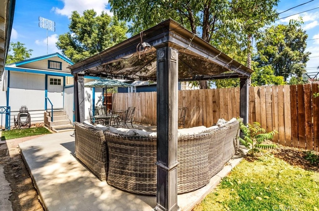 3458 Locust St, Riverside CA  92501-2636 exterior