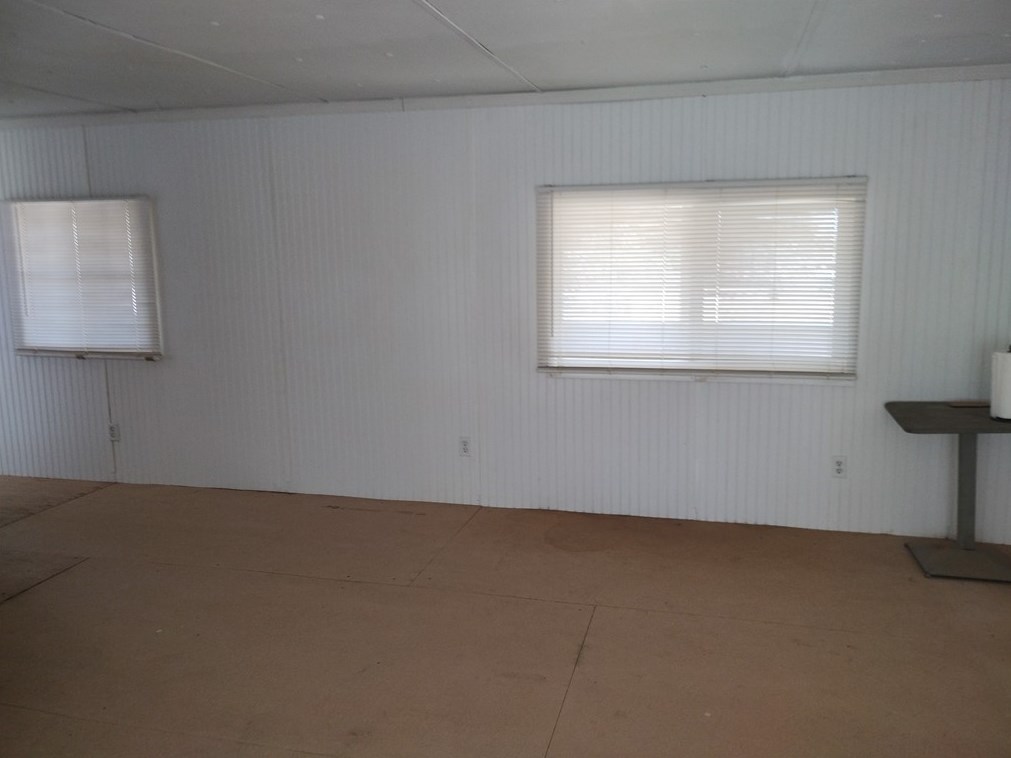 32826 Lakeview Ave, Newberry Springs CA  92365-9781 exterior