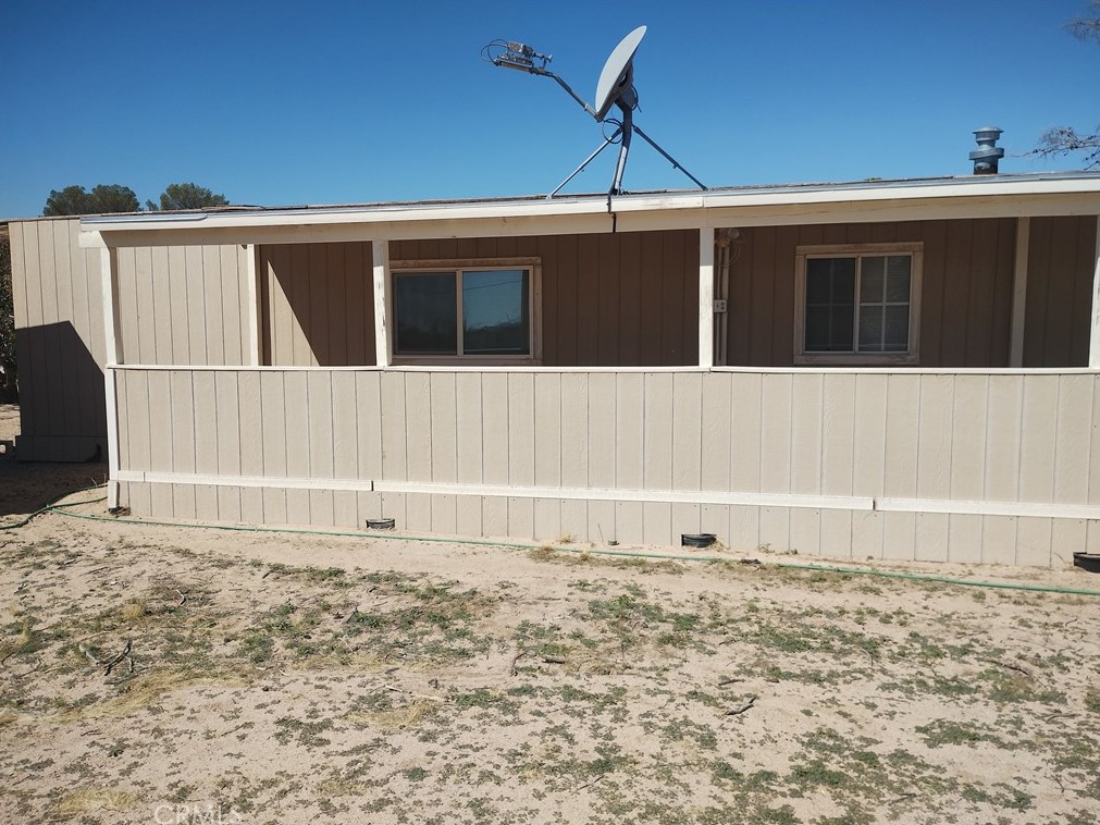 32826 Lakeview Ave, Newberry Springs CA  92365-9781 exterior
