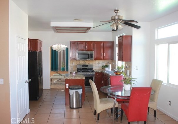 14180 Nantucket St, Hesperia CA  92344-8284 exterior