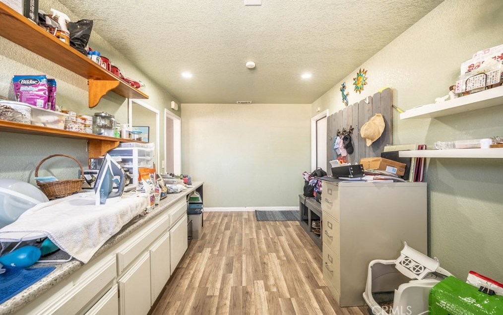 14215 Crow Rd, Apple Valley CA  92307-5508 exterior