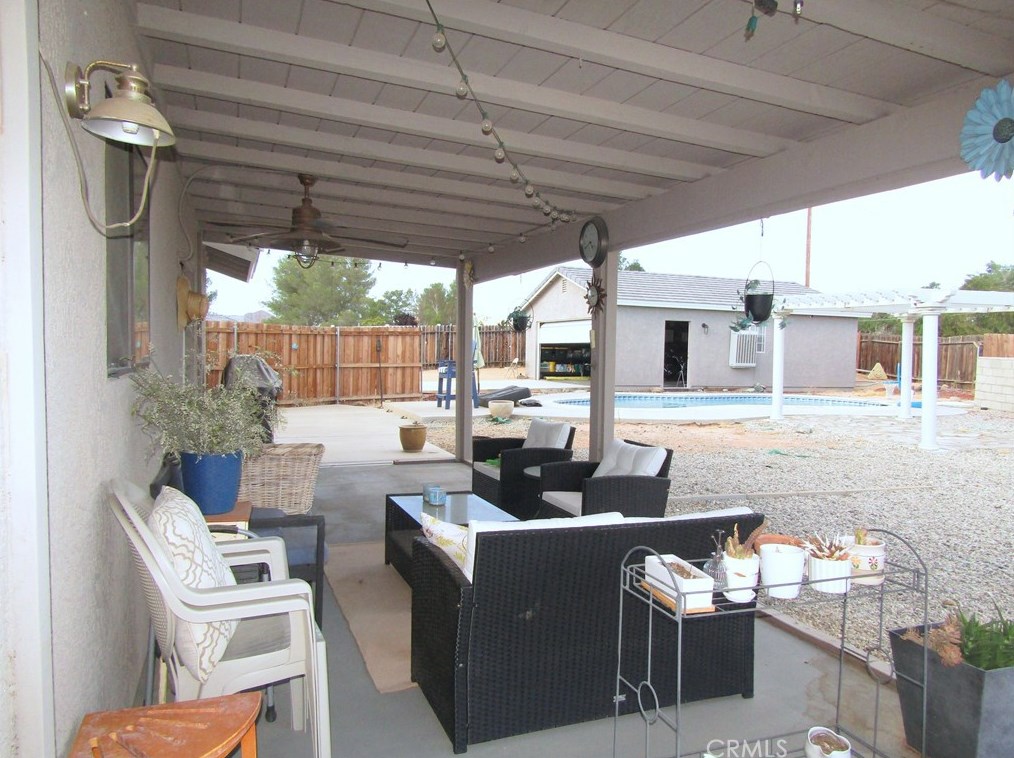 14215 Crow Rd, Apple Valley CA  92307-5508 exterior