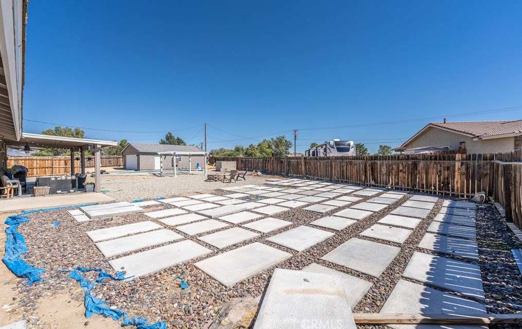 14215 Crow Rd, Apple Valley CA  92307-5508 exterior