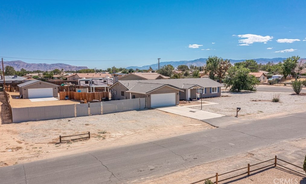 14215 Crow Rd, Apple Valley CA  92307-5508 exterior