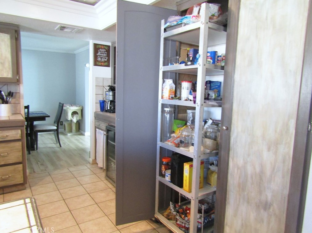 14215 Crow Rd, Apple Valley CA  92307-5508 exterior