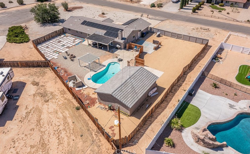 14215 Crow Rd, Apple Valley CA  92307-5508 exterior