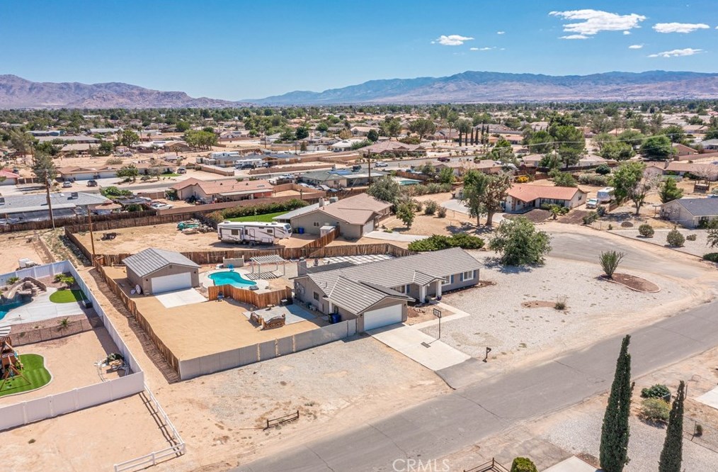 14215 Crow Rd, Apple Valley CA  92307-5508 exterior