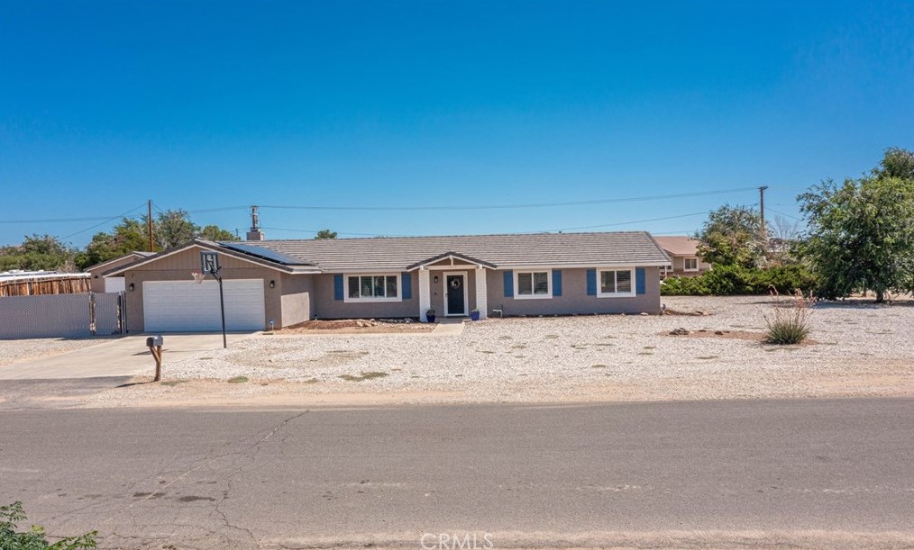 14215 Crow Rd, Apple Valley CA  92307-5508 exterior