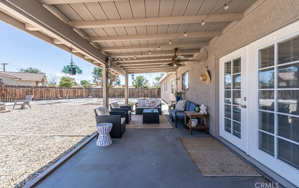 14215 Crow Rd, Apple Valley CA  92307-5508 exterior