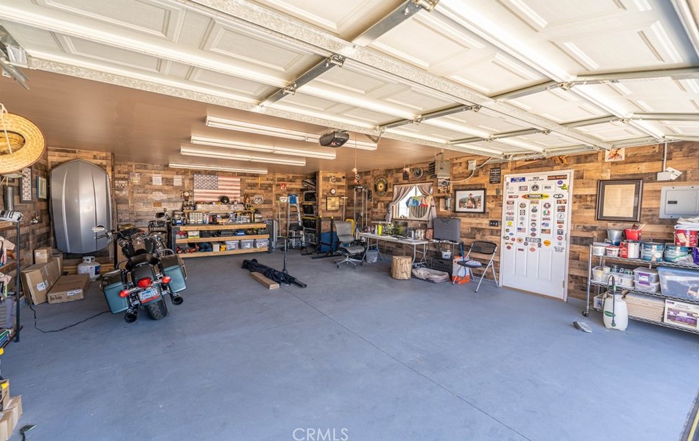 14215 Crow Rd, Apple Valley CA  92307-5508 exterior