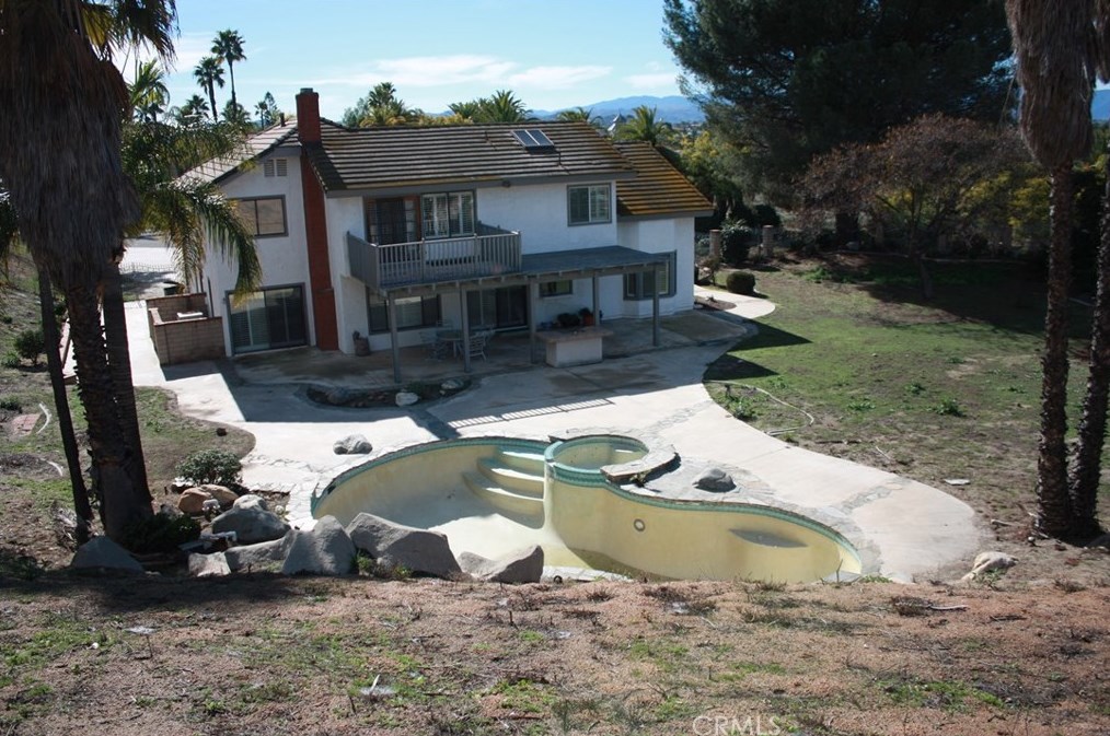 7158 Golden Vale Dr, Riverside CA  92506-5667 exterior