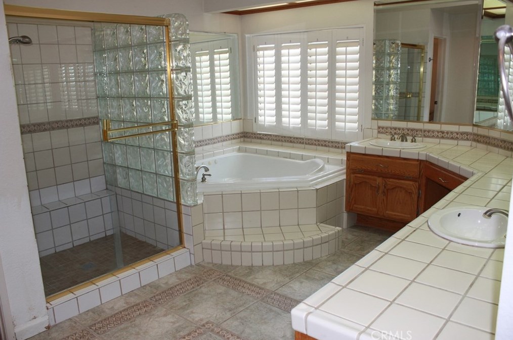 7158 Golden Vale Dr, Riverside CA  92506-5667 exterior