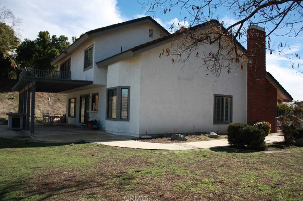 7158 Golden Vale Dr, Riverside CA  92506-5667 exterior
